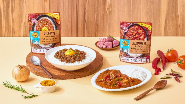 오뚜기(대표 황성만)가 세계 각국의 전통 카레를 집에서도 간편하게 즐길 수 있는 ’오즈키친 세계카레’ 신제품 2종을 19일 선보였다. /사진=오뚜기