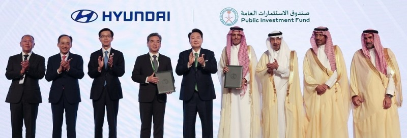 (왼쪽부터) 정의선 현대차 회장, 추경호 부총리, 방문규 산업부 장관, 장재훈 현대차 사장, 윤석열 대통령, 야지드 알후미에드 PIF 부총재. 사진출처=대통령실