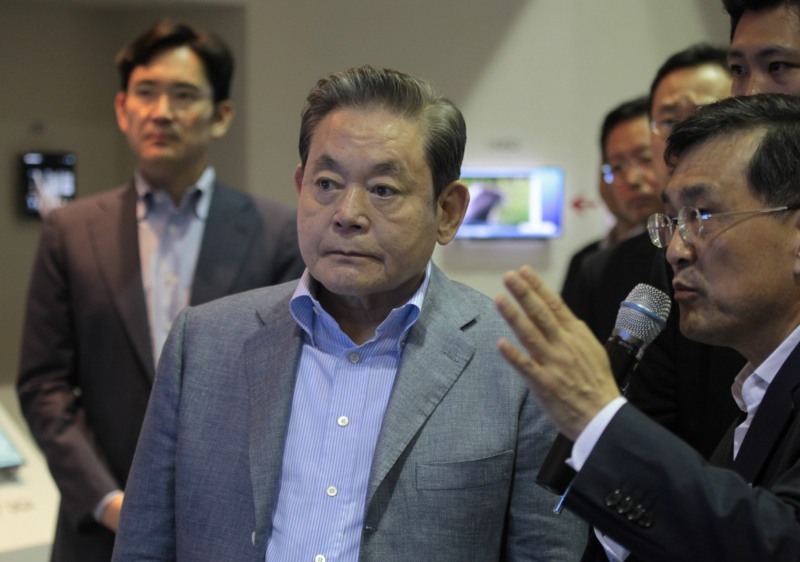 2011년 고 이건희 삼성 선대회장이 선진제품 비교전시회에 참석한 모습./사진제공=삼성