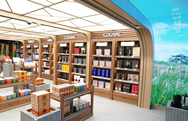 롯데면세점 제주공항점이 재단장을 마치고 오픈했다. /사진제공=롯데면세점