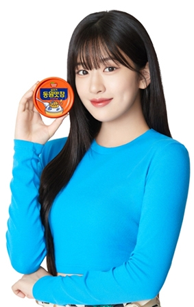 동원F&B는 1982년부터 40여 년간 참치캔 시장에서 독보적인 1위를 기록중인 ‘동원참치’의 포트폴리오를 지속 확대하고 있다. 동원참치는 현재 참치캔 시장점유율 80% 이상을 차지하며 연간 5000억원 이상의 매출을 내고 있다. /사진=동원F&B