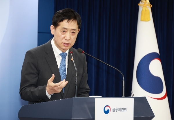 김주현 금융위원장이 5일 오후 서울 정부서울청사 합동브리핑실에서 공매도 전면금지 관련 브리핑을 하고 있다. / 사진제공 = 금융위원회(2023.11.05)