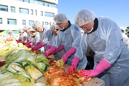 ▲ 첫 번째 이종욱 농협충남 지역본부장, 두 번째 김태흠 충남지사.