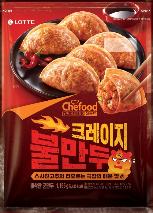 롯데웰푸드(대표 이창엽)는 가정간편식 만두제품 ‘쉐푸드(Chefood) 크레이지 불만두’를 9일 출시했다.  /사진=롯데웰푸드 쉐푸드