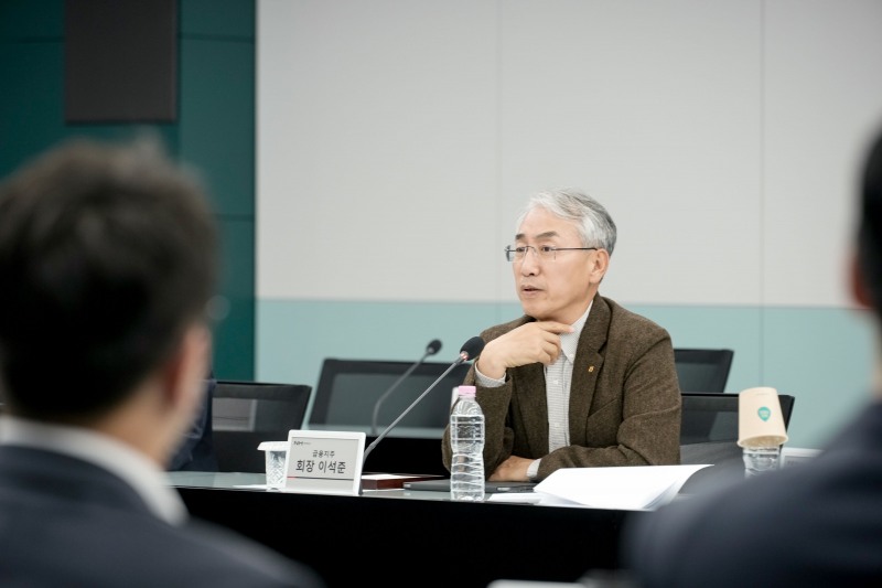 이석준 NH농협금융그룹 회장이 지난 9일 중구 소재 본사에서 그룹 ESG경영 협의체인 ‘사회적가치 및 녹색금융 협의회’를 개최했다. /사진제공=NH농협금융지주