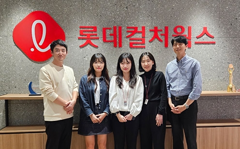 ▲ 롯데컬처웍스 컬처스퀘어 기획팀 직원들이 한자리에 모였다. 가장 오른쪽이 최재형 팀장. 사진 = 손원태 기자
