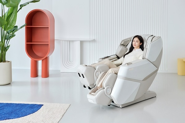 바디프랜드 안마의자 신제품 '팔콘'. /사진=바디프랜드