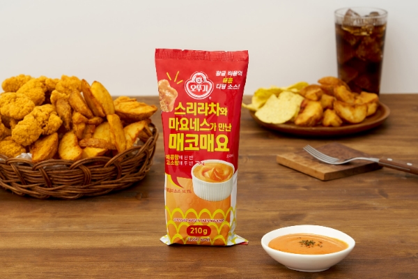 오뚜기(대표 황성만)가 신제품 ‘스리라차와 마요네스가 만난 매코매요’를 15일 출시했다. /사진=오뚜기