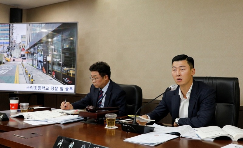 채우진 마포구의회 복지도시위원장이 어린이보호구역에 대한 안전 펜스 설치와 관련해 발언하는 모습./사진제공=채우진 의원