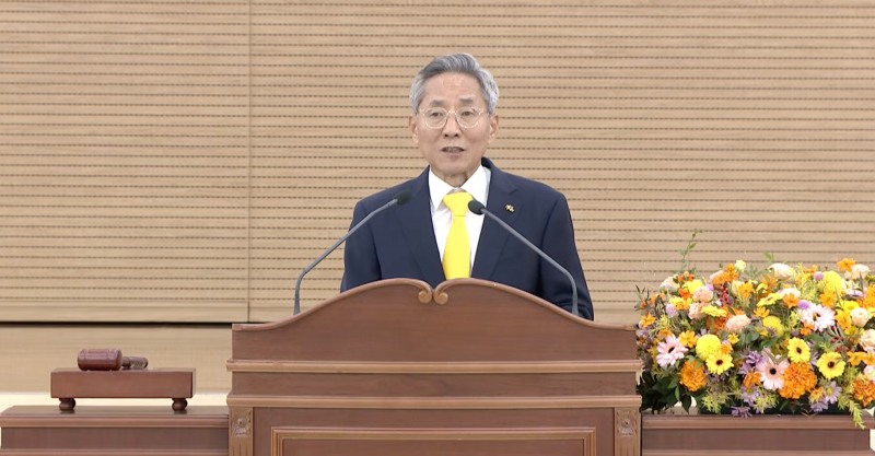 떠나는 윤종규 회장, 주총서 울컥…“행복한 추억 안고 물러납니다”