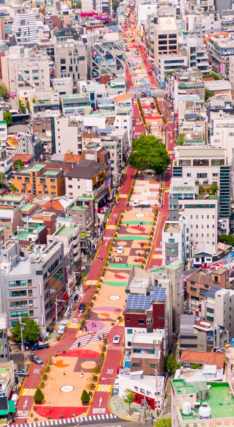 2023 아시아도시경관상을 수상한 마포의 대표 명소 홍대 레드로드 전경./사진제공=마포구