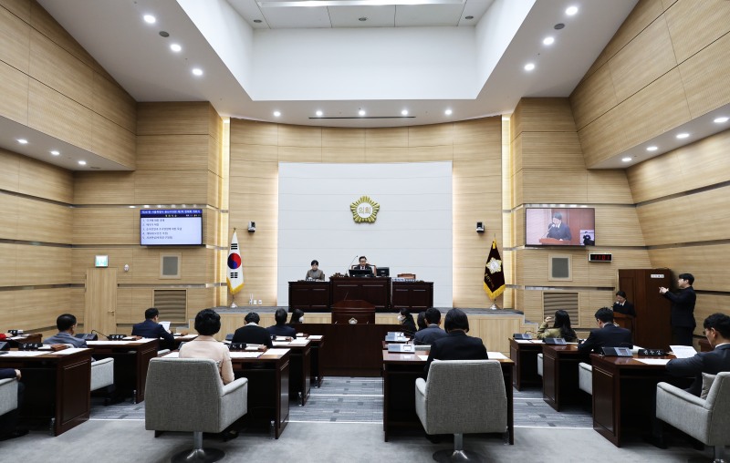 오천진 용산구의장이 본회의를 주재하는 모습./사진제공=용산구의회