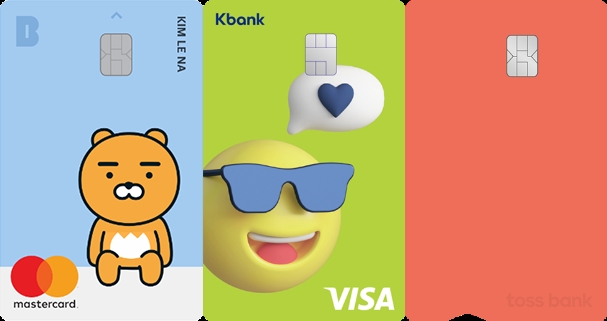 카카오뱅크의 ‘카카오뱅크 프렌즈 체크카드’(왼쪽)와 케이뱅크의 ‘MY체크카드’(가운데), 토스뱅크의 ‘토스뱅크 체크카드’(오른쪽). /사진제공=각사