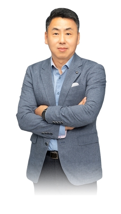 2차 전지 핵심 부품인 전류 차단 장치(CID‧Current Interrupt Device) 자동화 장비 제조 기업 ‘케이엔에스’의 정봉진 대표이사./사진=케이엔에스 누리집 갈무리