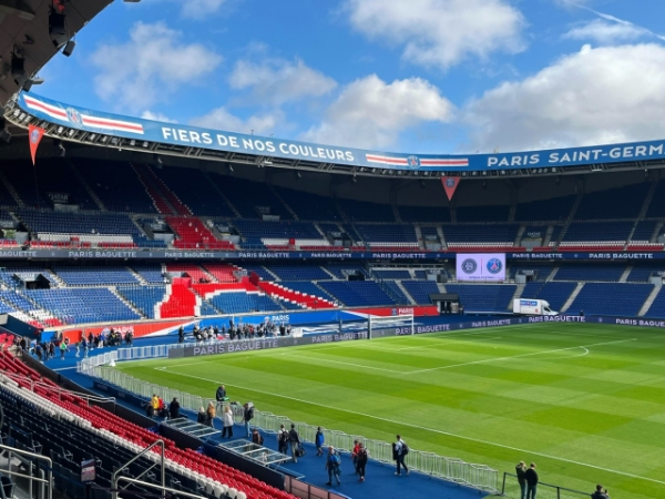 SPC그룹(회장 허영인) 파리바게뜨가 국내 기업 최초로 프랑스 인기 축구 구단인 ‘파리 생제르맹(Paris Saint-Germain)’과 공식 파트너십을 체결, 글로벌 스포츠 마케팅을 전개한다. /사진=SPC그룹 파리바게뜨