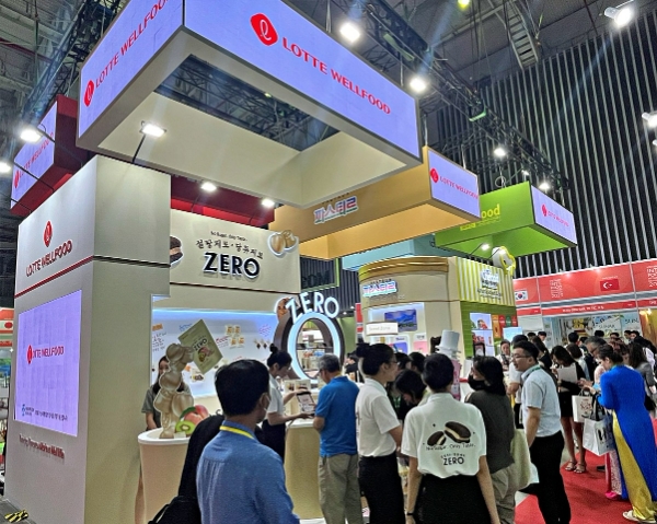 롯데웰푸드(옛 롯데제과)는 베트남 호치민 사이공 전시컨벤션센터(SECC)에서 개최된 ‘2023 베트남 푸드엑스포(FEV, FoodExpo Vietnam 2023)’에 참가했다고 28일 밝혔다. /사진=롯데웰푸드