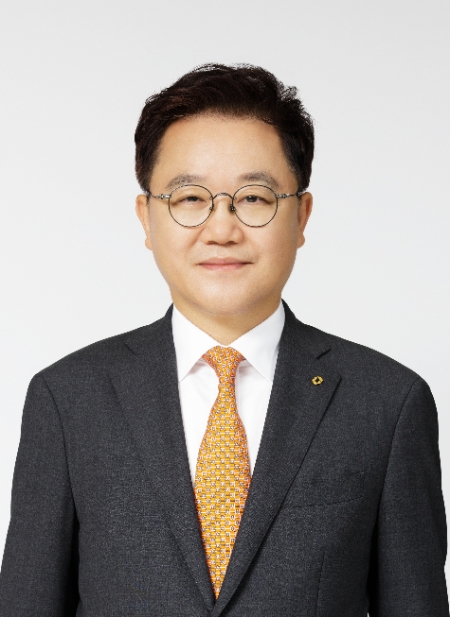 연내 HMM M&A 주식매매매계약 체결을 기대하는 강석훈 KDB산업은행 회장.