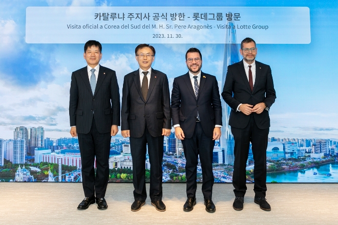 롯데에너지머티리얼즈는 30일 잠실 롯데월드타워 113층 EBC에서 관계자들과 스페인. 스마트팩토리 추진에 따른 주요 현안에 대해 논의했다. 사진=롯데에너지머트리얼즈.