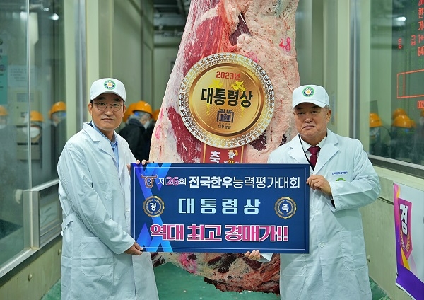 동원홈푸드 온라인몰 ‘금천미트’가 13년 연속으로 ‘대통령상 한우’를 낙찰받았다. /사진=동원홈푸드 금천미트