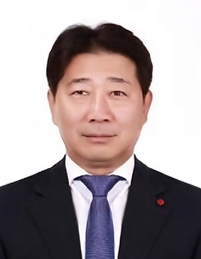 △1970년생 / 국민대 무역학과 / 1996년 롯데제과 자금과 입사 / 2003년 롯데그룹 롯데정책본부 운영실 / 2014년 롯데제과 재경팀장 / 2018년 롯데제과 재경부문 부문장(상무보) / 2022년 3월 롯데웰푸드 재무전략부문장