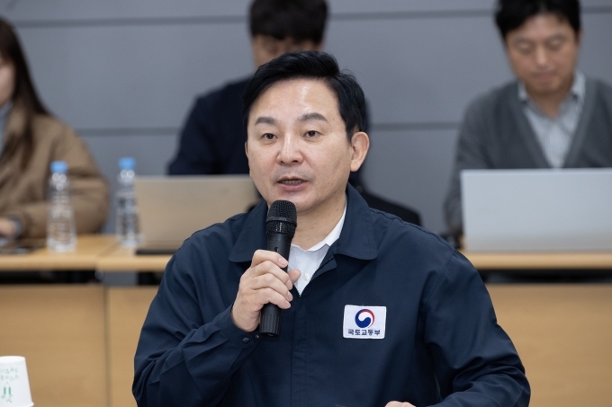 지난달 열린 검단 입주예정자 현장간담회에 참여한 원희룡 국토교통부 장관 / 사진=국토교통부