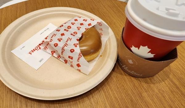 팀홀튼은 12일 오전 서울 강남구 신논현역점에서 국내 론칭 기념 기자간담회를 열었다. 이날 행사에는 팀홀튼의 국내 운영사인 이동형 BKR 대표이사와 팀홀튼이 속한 글로벌 QSR 브랜드 RBI(Restaurant Brands International)그룹 라파엘 오도리지 APAC 사장 등이 참석했다. /사진=손원태기자