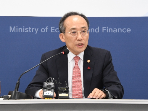 추경호 부총리 겸 기획재정부 장관이 12일 오후 정부세종청사 기재부 기자실에서 열린 출입기자간담회에서 기자 질문에 답변하고 있다. / 사진제공= 기획재정부(2023.12.12)