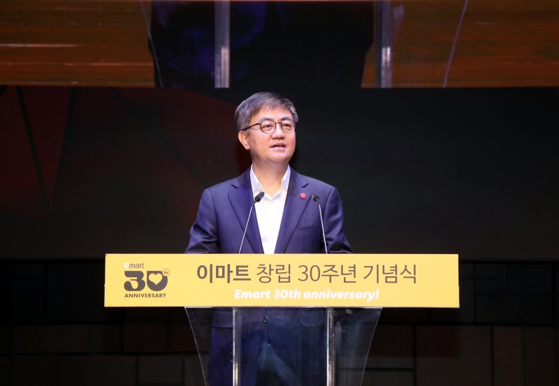 이마트의 새로운 수장 한채양 대표이사는 "한동안 중단했던 신규 점포 출점을 재개하겠다"고 이마트 창립 30주년 기념식에서 밝혔다. /사진제공=이마트
