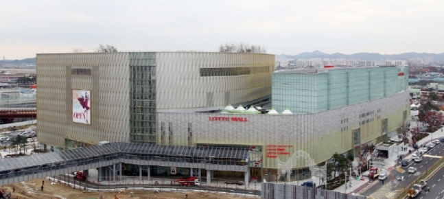 롯데몰 수원 전경. /사진제공=롯데자산개발