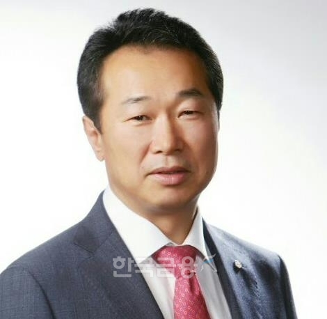 국내 대표 행동주의 펀드 중 하나인 KCGI의 강성부 대표가 최고운영책임자(COO‧Chief Operations Officer)로 영입한 김태원 전 NH투자증권(대표 정영채) 홀세일(Wholesale·법인 영업) 사업부 대표./사진=한국금융신문 DB(Data Base)
