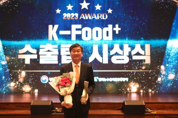 건강기능식품 연구·개발·생산(ODM) 기업 코스맥스NBT(대표 윤원일)가 업계 최초 'K푸드 수출탑'을 수상하면서 'K건기식' 수출의 대표주자로 20일 인정받았다. /사진=코스맥스NBT