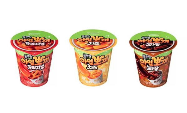 풀무원식품(대표 김진홍)은 전자레인지로 간편하게 조리해서 즐길 수 있는 실온 떡볶이 신제품 ‘아임뽀끼’ 3종을 5일 출시했다. /사진=풀무원식품