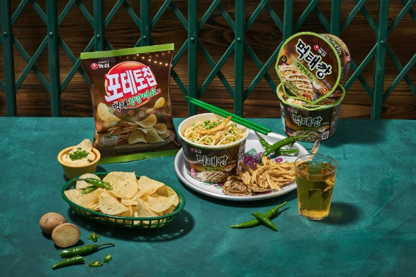 농심(대표 이병학)이 먹태맛을 접목한 용기면 신제품 ‘먹태깡큰사발면’과 스낵 신제품 ‘포테토칩 먹태청양마요맛’을 9일 선보인다. /사진=농심