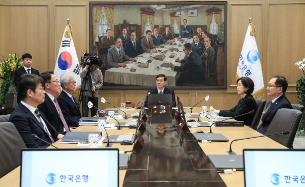 이창용 한국은행 총재가 11일 오전 서울 중구 한국은행에서 열린 금융통화위원회 본회의에서 회의를 주재하고 있다. / 사진제공= 한국은행(2024.01.11)