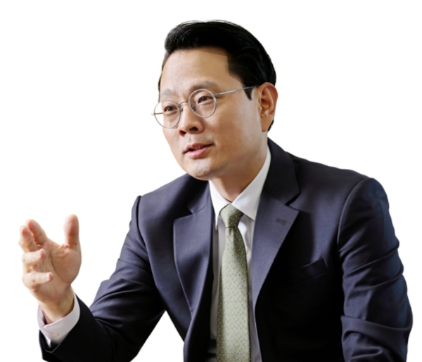 KT&G 유력 신임 사장으로 거론되는 방경만 수석 부사장. /사진=KT&G ESG 리포트