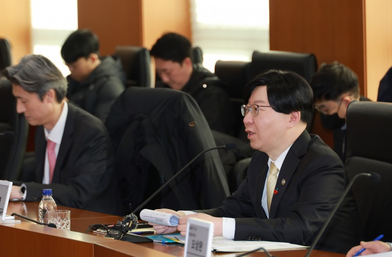 김소영 금융위원회 부위원장은 23일 오전 서울 여의도 한국거래소에서 개최한 전환사채 시장 건전성 제고 간담회에서 금융감독원, 한국거래소 등 유관기관 전문가 의견을 종합적으로 반영해 전환사체 시장 건전성 제고 방안에 대해 논의했다. /사진제공 = 금융위원회