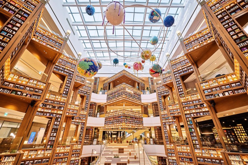 스타필드 수원점에 있는 별마당 도서관은 코엑스점에 이은 두 번째 별다당 도서관이다. /사진제공=신세계프라퍼티 