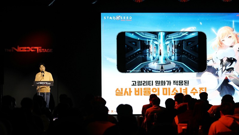 한성현 모히또게임즈 대표가 25일 서울 여의도 콘래드호텔에서 열린 '2024 컴투스 미디어 쇼케이스'에서 신작 '스타시드: 아스니아 트리거'를 소개하고 있다. / 사진제공=컴투스