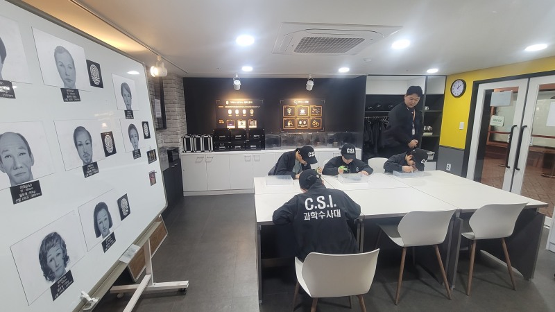 마포구 복지재단 원생들이 지난 25일 전남 화순 어린이 직업체험 테마파크 ‘키즈라라’에서 체험활동을 진행하고 있다. /사진=주현태 기자