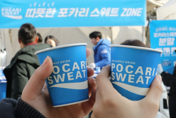 동아오츠카㈜(대표 박철호) 포카리스웨트는 최근 인천 삼산월드체육관에서 열린 ‘도드람 2023-2024 V-리그 올스타전’에서 공식음료로 참여했다고 30일 밝혔다. /사진=동아오츠카