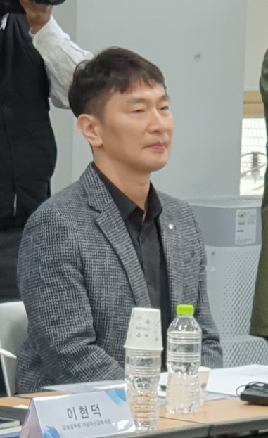 이복현 금융감독원장이 7일 서울 마포 프론트원에서 20개 가상자산사업자 CEO와 간담회를 개최했다. 청취 중인 이 원장 모습. / 사진= 한국금융신문(2024.02.07)