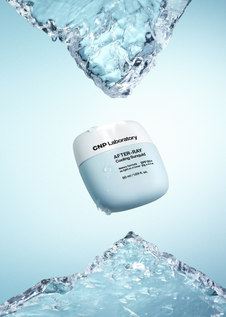 LG생활건강(대표 이정애)은 더마코스메틱 브랜드 CNP에서 ‘초저점도’의 가볍고 촉촉한 제형이 끈적임 없이 자외선을 차단해주는 선제품 ‘애프터-레이 쿨링 선퀴드’를 27일 출시했다. /사진=LG생활건강