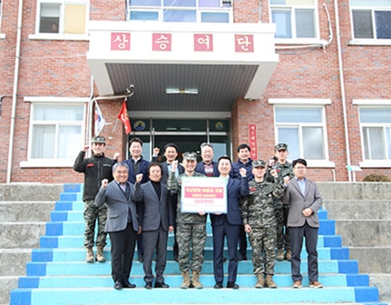 인천농협, 강화도 군부대 위문금 전달