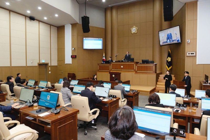 백남환 마포구의회 부의장이 본회의를 주재하는 모습./사진제공=마포구의회