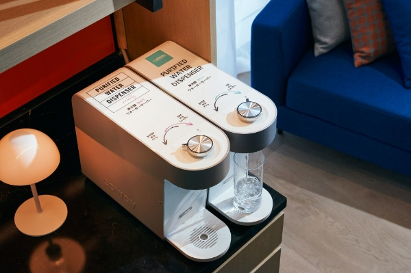 코웨이(대표 서장원)가 메리어트 호텔 그룹 계열의 르메르디앙&목시 서울 명동 호텔에 나노직수 미니 정수기를 공급했다고 29일 밝혔다. /사진=코웨이