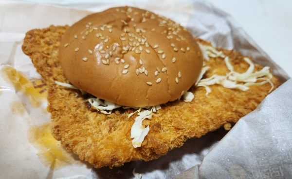 롯데리아 왕돈까스버거. /사진=손원태기자