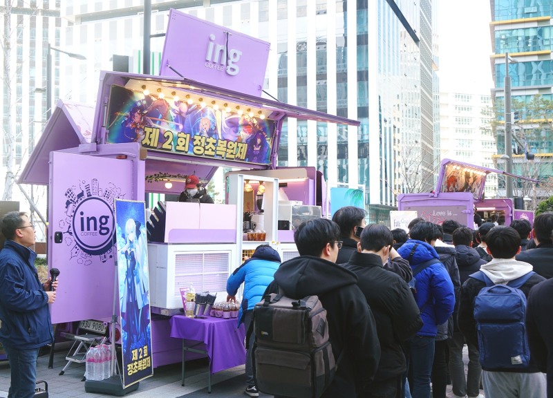 넷마블의 모바일 RPG '페이트 그랜드 오더' 이용자들이 회사의 친화적인 서비스 운영에 보답하기 위해 사옥으로 커피트럭을 보냈다. / 사진제공=넷마블