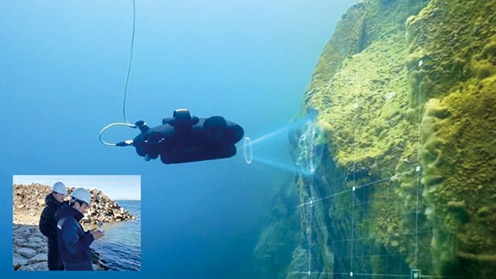 ▲ 포스코이앤씨 직원이 수중드론을 조종해 해저 현장 탐사를 하는 모습. 사진제공 = 포스코이앤씨