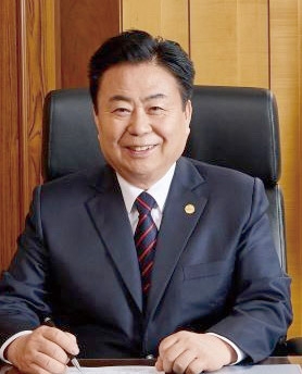 △ 1951년생 / 1977년 파주시 모산목장 대표 / 국민대 경영대학원 졸업 / 경기 파주시 축산계장 / 서울우유 12~15대 대의원, 14~15대 이사, 22~24대 감사 / 2019년 20·21대 서울우유 조합장