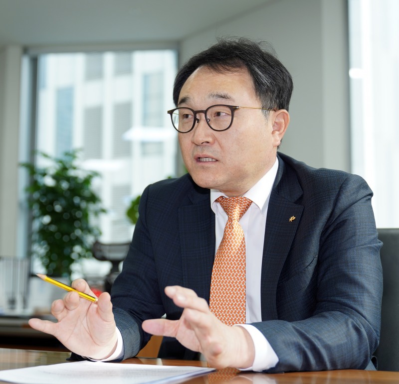 주태영 KB증권 IB1총괄본부장(전무)= 1969년생/ 순천고, 성균관대 무역학과 졸업/ 1994년 쌍용증권 입사/ 2006년 신한금융투자 기업금융팀장/ 2010년 KB투자증권 DCM팀장/ 2017년 KB증권 기업금융2부장(상무보)/ 2019년 KB증권 기업금융1부장(상무)/ 2022년 KB증권 기업금융1본부장(전무)/ 2024년~ KB증권 IB1총괄본부장(전무) // 사진제공= KB증권(2024.03)